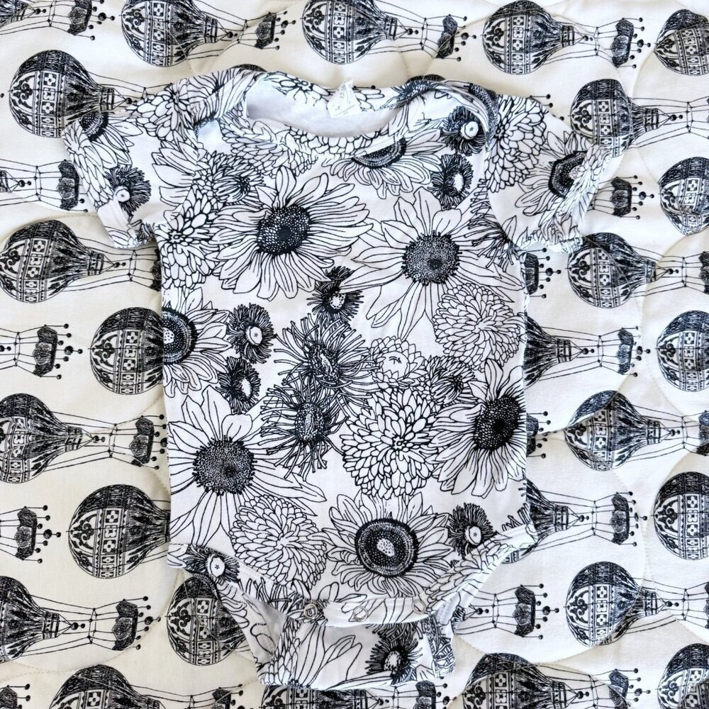 Kate Quinn baby sunflower bodysuit 12-18 months